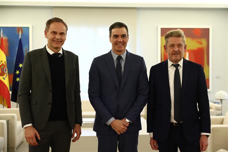 7/02/2023. Pedro Sánchez se reúne con el presidente ejecutivo del Grupo Volkswagen y el presidente de SEAT. El presidente del Gobierno, Pedr...