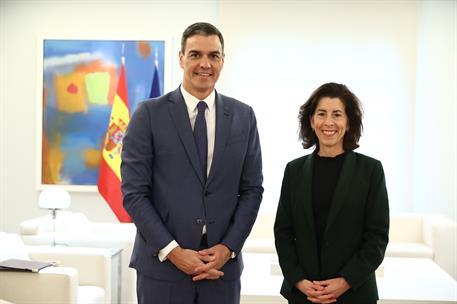 7/06/2023. Pedro Sánchez mantiene un encuentro con la secretaria de Comercio de EE.UU., Gina Raimondo. El presidente del Gobierno, Pedro Sán...