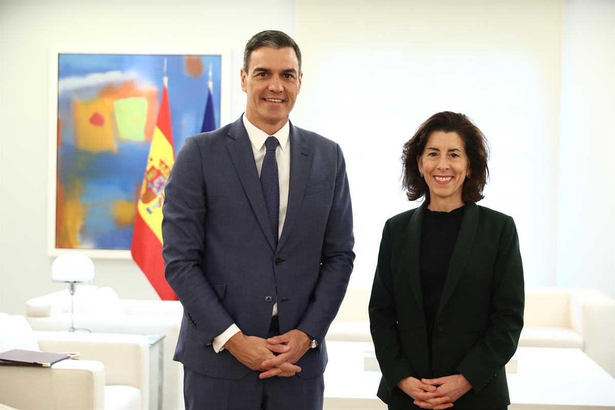 7/06/2023. Pedro Sánchez mantiene un encuentro con la secretaria de Comercio de EE.UU., Gina Raimondo. El presidente del Gobierno, Pedro Sán...