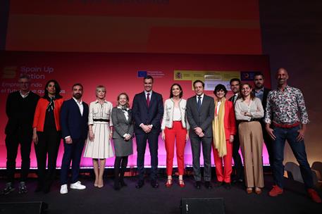 8/02/2023. Pedro S&#225;nchez clausura el acto &#39;Emprendiendo el futuro que queremos&#39;. Foto de familia en el acto &#39;Emprendiendo el futuro que quer...