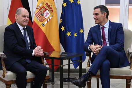 10/11/2023. Pedro S&#225;nchez mantiene un encuentro bilateral con el canciller federal de Alemania, Olaf Scholz. El presidente del Gobierno en f...