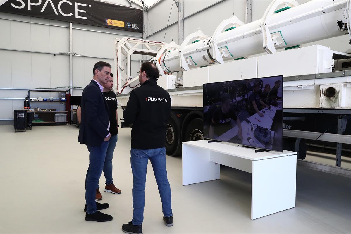 11/03/2023. Pedro Sánchez visita la base de lanzamiento de la empresa PLD Space. El presidente del Gobierno, Pedro Sánchez, durante la visit...