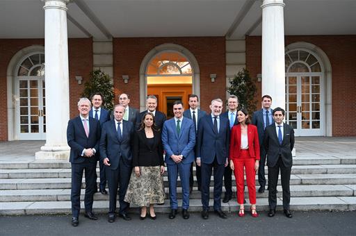 13/03/2023. Meeting between Pedro Sánchez and the executive board of the European Round Table for Industry. Family photo of the meeting betw...