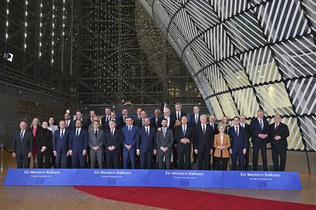 13/12/2023. Pedro S&#225;nchez participa en la Cumbre UE- Balcanes Occidentales. Fotograf&#237;a de familia de los participantes en la Cumbre UE- Balc...