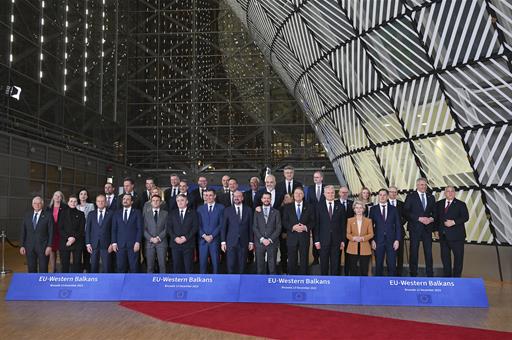 13/12/2023. The President of the Government of Spain, Pedro Sánchez, attends the EU-Western Balkans Summit in Brussels. Family photo of the ...