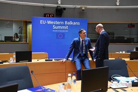 13/12/2023. Pedro S&#225;nchez participa en la Cumbre UE- Balcanes Occidentales. El presidente del Gobierno, Pedro S&#225;nchez, y el presidente del C...