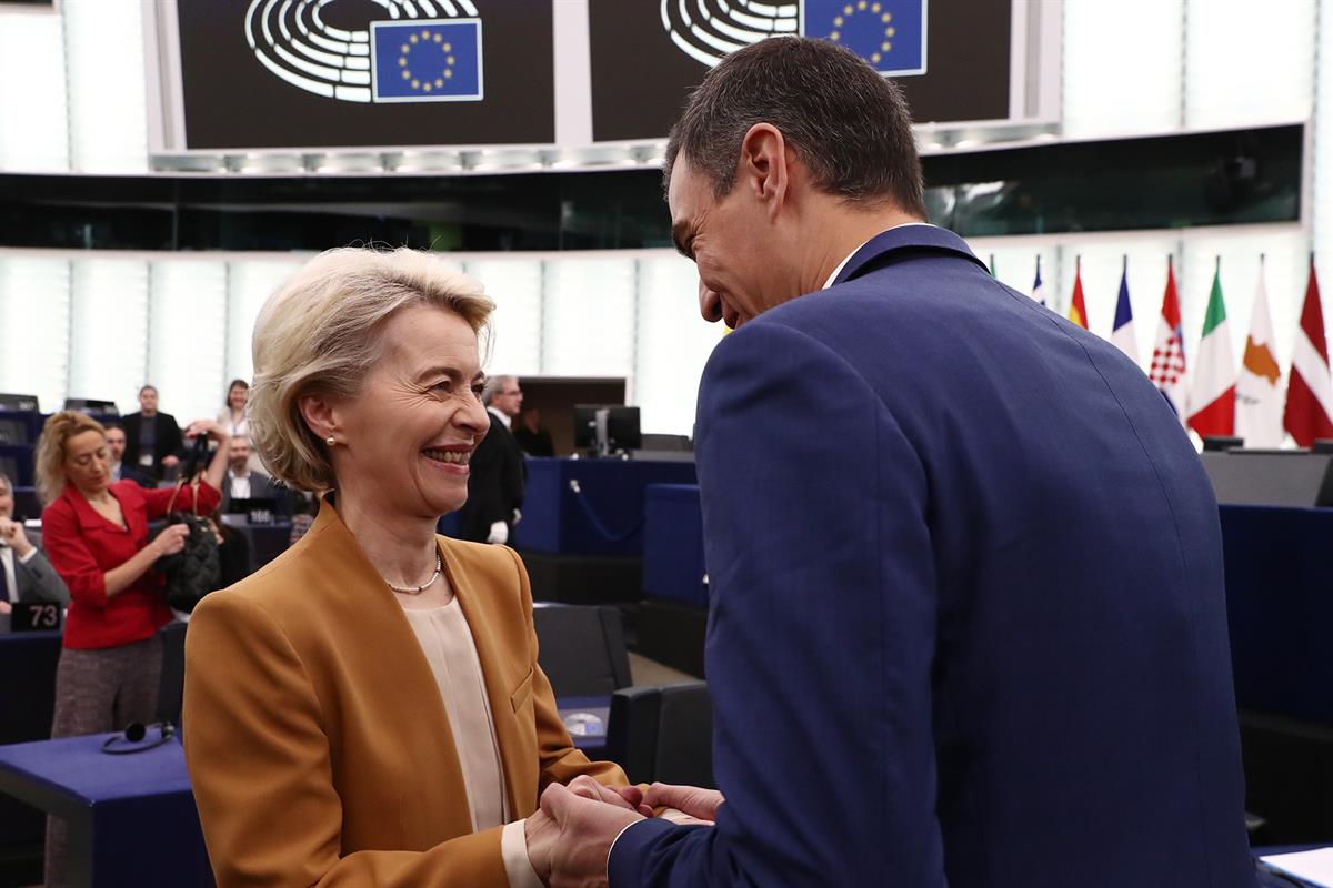 El presidente del Gobierno, Pedro Sánchez, y la presidenta de la Comisión Europea, Ursula von der Leyen