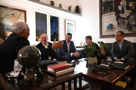 14/03/2023. Pedro Sánchez visita con António Costa la Casa-Museo de José Saramago. El presidente del Gobierno, Pedro Sánchez, y el primer mi...