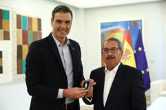 El presidente del CGPJ, Rafael Mozo, entrega a Pedro Sánchez la Memoria del órgano de gobierno de los jueces de 2021