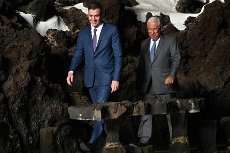 15/03/2023. Pedro Sánchez preside junto a António Costa, la 34ª Cumbre Hispano-Portuguesa. El presidente del Gobierno, Pedro Sánchez, pasea ...