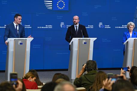 15/12/2023. Pedro S&#225;nchez participa en el Consejo Europeo. El presidente del Gobierno, Pedro S&#225;nchez, el presidente del Consejo Europeo, Cha...