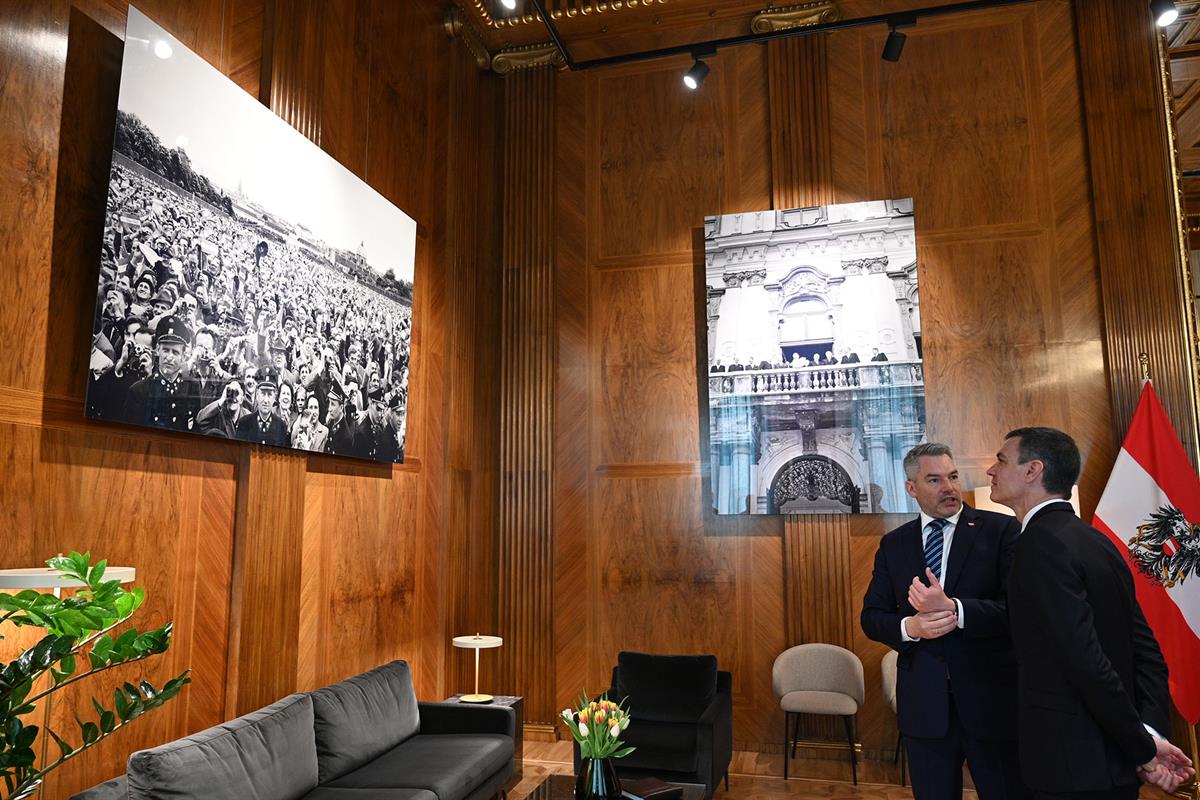 16/02/2023. Pedro Sánchez viaja a Austria. El presidente del Gobierno, Pedro Sánchez, ha recorrido el edificio de la Cancillería Federal jun...