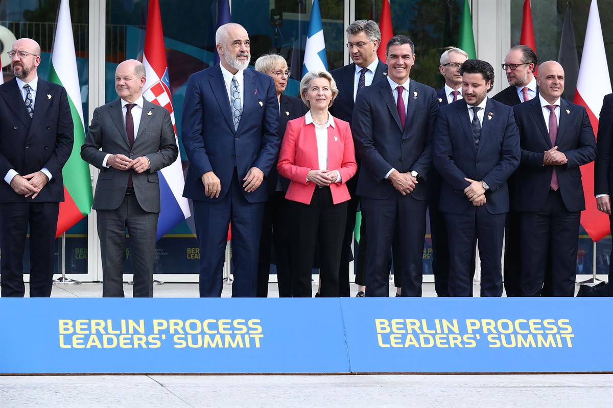 16/10/2023. Sánchez participa en la Cumbre de líderes del Proceso de Berlín. El presidente del Gobierno en funciones, Pedro Sánchez, en la f...