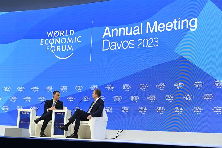 Pedro Sánchez es entrevistado tras su intervención en el Key Note Address del Foro Económico Mundial