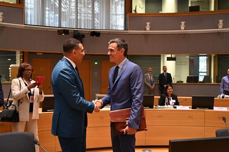 17/07/2023. Pedro Sánchez participa en la Cumbre UE-CELAC. El presidente del Gobierno, Pedro Sánchez, y el primer ministro de Jamaica, Andre...