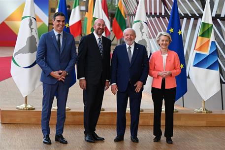 17/07/2023. Pedro S&#225;nchez participa en la Cumbre UE-CELAC. El presidente del Gobierno durante la bienvenida a las delegaciones de los pa&#237;ses...