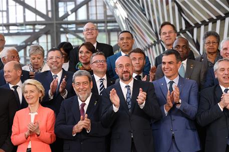 17/07/2023. Pedro S&#225;nchez participa en la Cumbre UE-CELAC. Foto de familia de la III Cumbre UE-CELAC