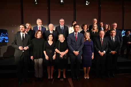 18/12/2023. Acto de homenaje a Jer&#243;nimo Saavedra. Foto de familia en el acto de homenaje al exministro, exsenador y primer presidente de Can...