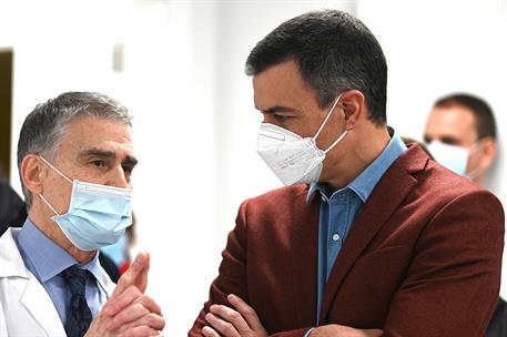 18/02/2023. Pedro Sánchez visita el Hospital Clínico Universitario Lozano Blesa. El presidente del Gobierno, Pedro Sánchez, durante su visit...