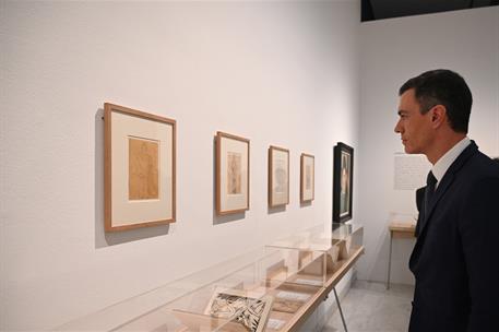 19/01/2023. XXVII Cumbre España-Francia - visita al Museo Picasso. El presidente del Gobierno, Pedro Sánchez, durante la visita al museo Picasso.