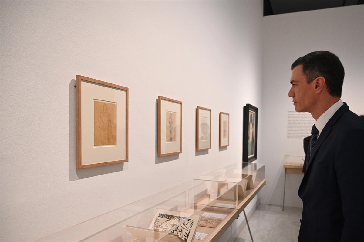 19/01/2023. XXVII Cumbre España-Francia - visita al Museo Picasso. El presidente del Gobierno, Pedro Sánchez, durante la visita al museo Picasso.