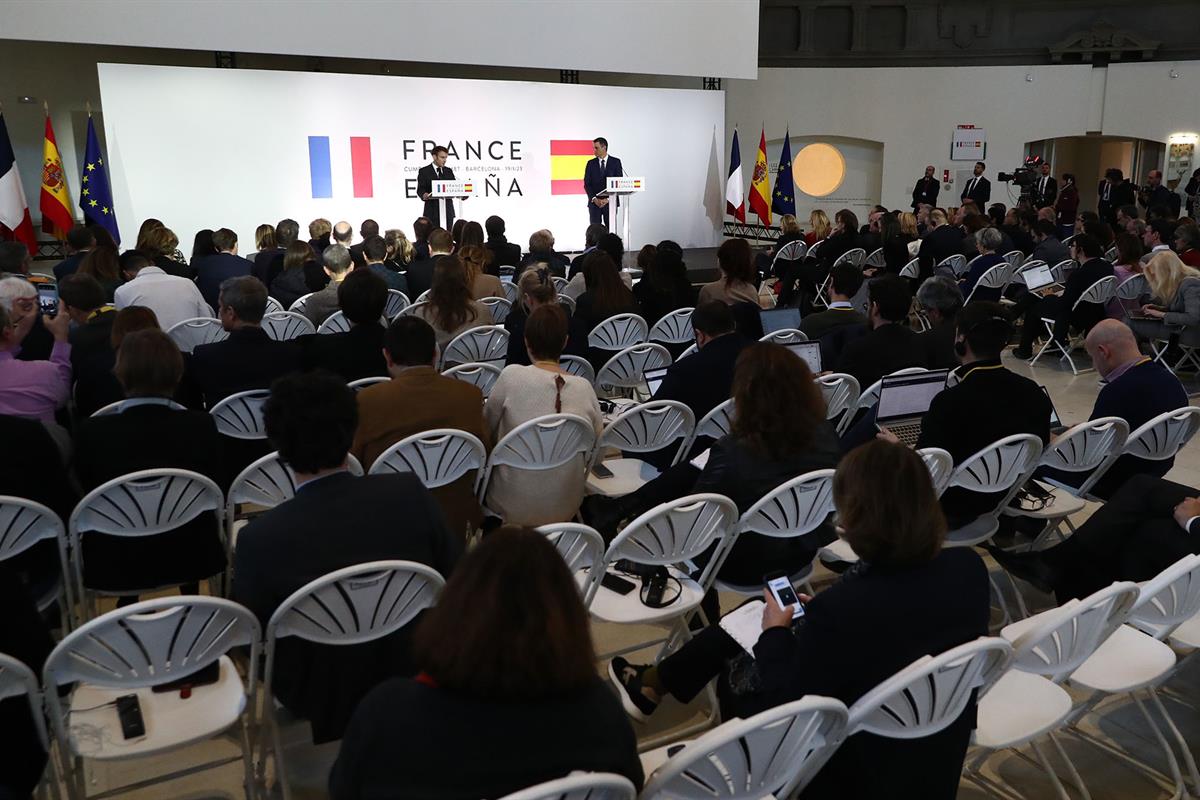 19/01/2023. XXVII Cumbre España-Francia. El presidente del Gobierno, Pedro Sánchez, y el presidente de la República Francesa, Emmanuel Macro...