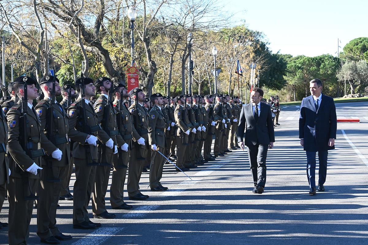 19/01/2023. XXVII Cumbre España-Francia. El presidente del Gobierno, Pedro Sánchez, y el presidente de la República Francesa, Emmanuel Macro...