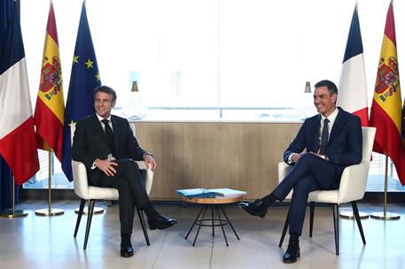 19/01/2023. XXVII Cumbre España-Francia. El presidente del Gobierno, Pedro Sánchez, y el presidente de la República Francesa, Emmanuel Macro...