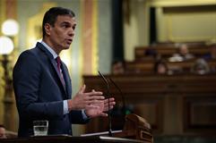 El presidente del Gobierno, Pedro Sánchez, interviene desde la tribuna del Congreso