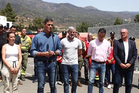 21/08/2023. Pedro S&#225;nchez visita la zona afectada por el incendio de Tenerife. El presidente del Gobierno en funciones, Pedro S&#225;nchez, junto...