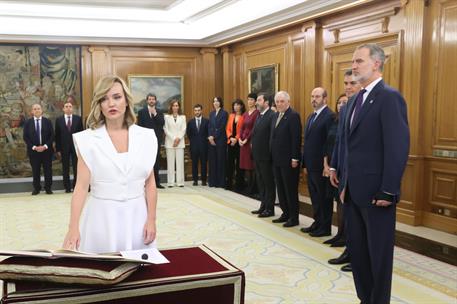 21/11/2023. Acto de promesa de los nuevos ministros. La ministra de Educación y Formación Profesional y Deportes; y portavoz del Gobierno, P...