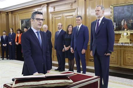 21/11/2023. Acto de promesa de los nuevos ministros. El ministro de la Presidencia, Justicia y Relaciones con las Cortes, Félix Bolaños Garc...