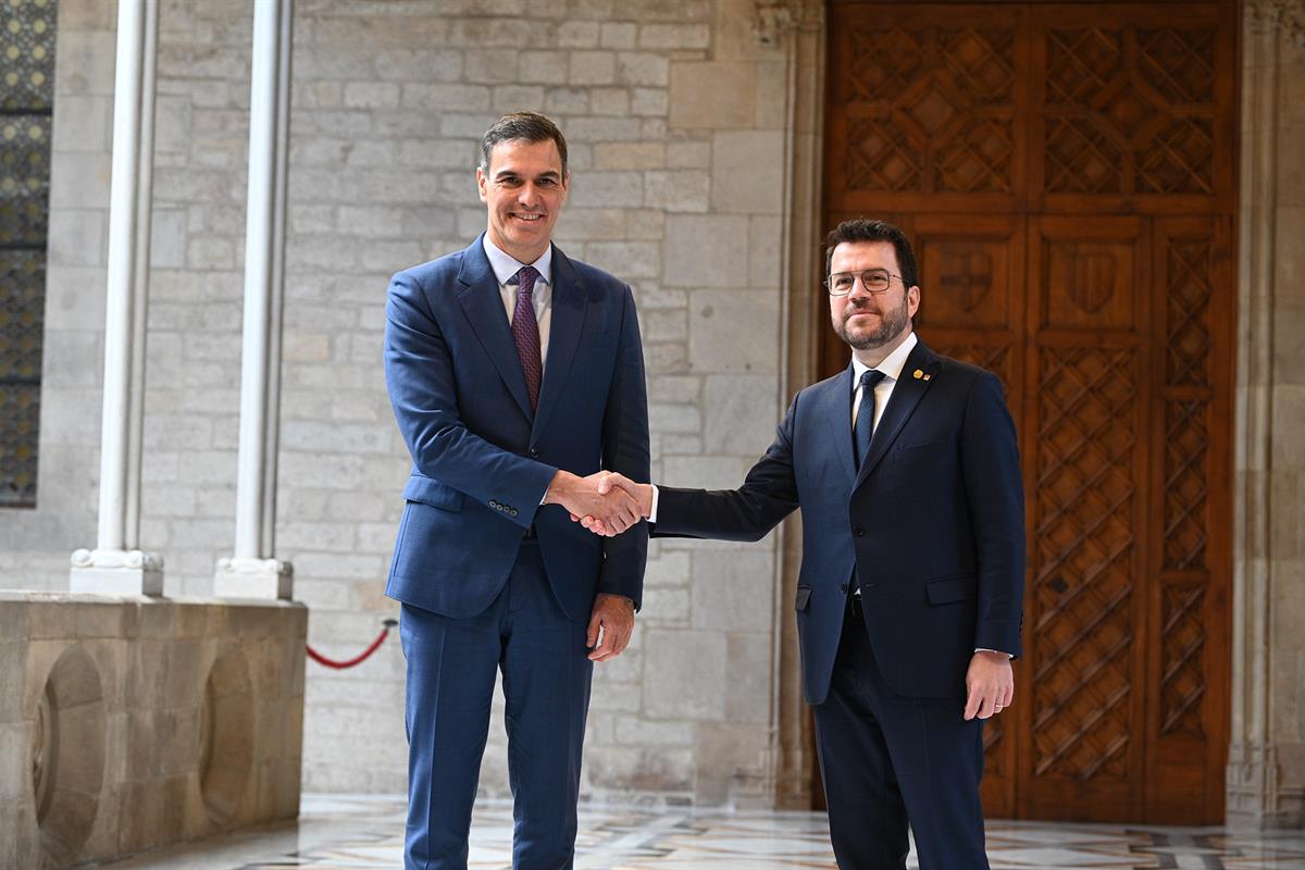 21/12/2023. Pedro Sánchez mantiene un encuentro con el presidente de la Generalitat de Catalunya. El presidente del Gobierno, Pedro Sánchez,...