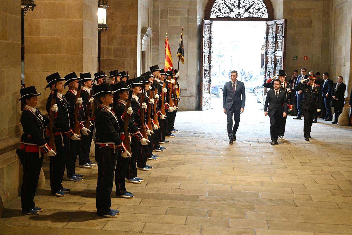 21/12/2023. Pedro Sánchez mantiene un encuentro con el presidente de la Generalitat de Catalunya. El presidente del Gobierno, Pedro Sánchez,...