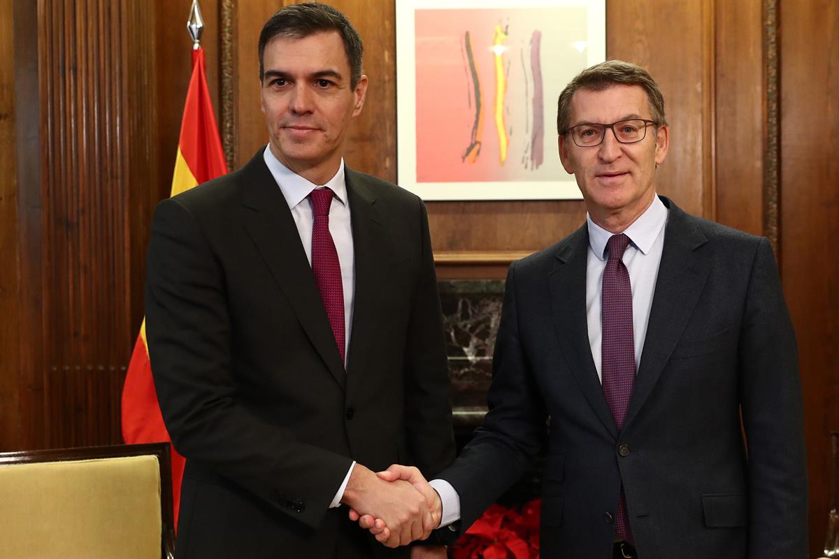 22/12/2023. El presidente del Gobierno mantiene un encuentro con el presidente del Partido Popular. El presidente del Gobierno, Pedro Sánche...