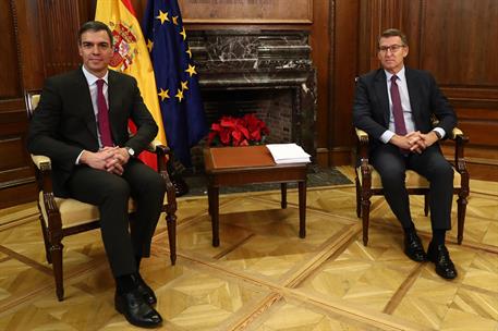 22/12/2023. El presidente del Gobierno mantiene un encuentro con el presidente del Partido Popular. El presidente del Gobierno, Pedro Sánche...