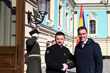 23/02/2023. Viaje del presidente del Gobierno a Ucrania. El presidente del Gobierno, Pedro Sánchez, es recibido por el presidente de Ucrania...