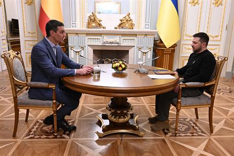23/02/2023. Viaje del presidente del Gobierno a Ucrania. El presidente del Gobierno, Pedro S&#225;nchez, durante su reuni&#243;n con el presidente de ...