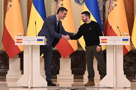 23/02/2023. Viaje del presidente del Gobierno a Ucrania. El presidente del Gobierno, Pedro Sánchez, y el presidente de Ucrania, Volodímir Ze...