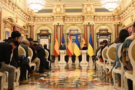 23/02/2023. Viaje del presidente del Gobierno a Ucrania. Rueda de prensa del presidente del Gobierno, Pedro S&#225;nchez, y el presidente de Ucra...