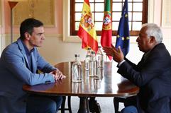 Los presidentes de España y Portugal, Pedro Sánchez y António Costa, durante su encuentro en Oporto