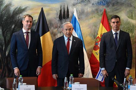 El presidente del Gobierno, Pedro Sánchez, durante su encuentro, junto al primer ministro belga, Alexander de Croo, con el prime