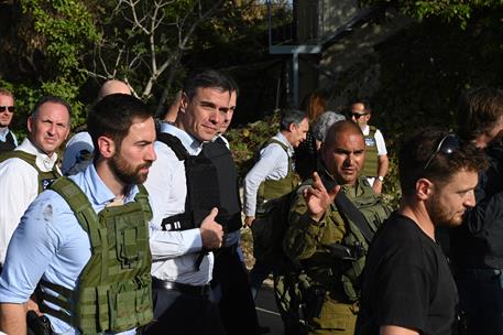 23/11/2023. Viaje del presidente del Gobierno a Israel. El presidente del Gobierno, Pedro S&#225;nchez, durante su visita al kibbutz de Beeri a J...