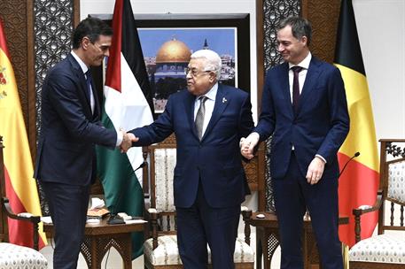 23/11/2023. Viaje del presidente del Gobierno a Palestina. El presidente del Gobierno, Pedro Sánchez, el presidente de la Autoridad Nacional...