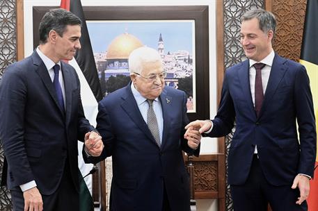 23/11/2023. Viaje del presidente del Gobierno a Palestina. El presidente del Gobierno, Pedro Sánchez, el presidente de la Autoridad Nacional...