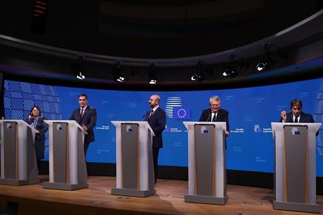 25/10/2023. Pedro S&#225;nchez participa en la Cumbre Social Tripartita. La secretaria general de la Confederaci&#243;n Europea de Sindicatos, Esther ...