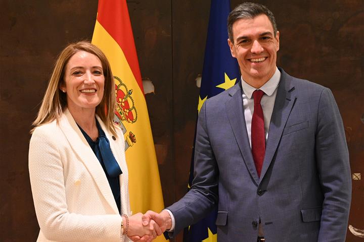 26/01/2023. Pedro Sánchez meets with the President of the European Parliament, Roberta Metsola. The President of the Government of Spain, Pe...