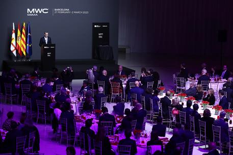 26/02/2023. Sánchez asiste a la cena de bienvenida del 'GSMA Mobile World Congress Barcelona 2023'. El Rey, durante su intervención en la ce...