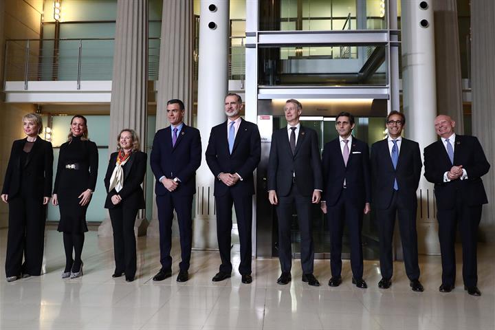 El presidente, junto al Rey y la vicepresidenta primera, en la fotografía de familia del Mobile World Congress