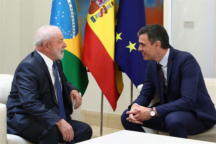 Encuentro del presidente del Gobierno, Pedro Sánchez, y el presidente de la República Federativa de Brasil, Lula da Silva.